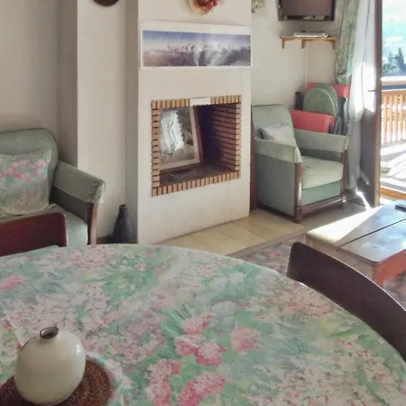 Comfortable, 1-bedroom In With Mountain Views At The
